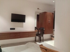 Deluxe Room | Egyptian cotton sheets, premium bedding, free WiFi, bed sheets