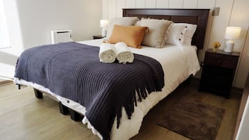 2 bedrooms, iron/ironing board, WiFi, bed sheets