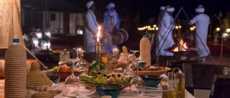 Khu ẩm thực ngoài trời