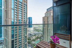 Property grounds - Luxury 1BR in Marina Gate with Infinity Pool (Dubai)