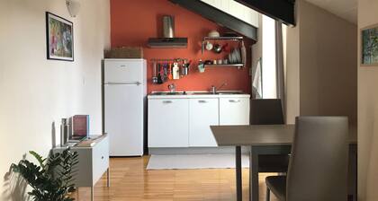 Lovely attic room a stone's throw from downtown