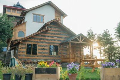 KHAAS Luxury Amidst Deodars