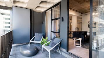 Departamento Deluxe, 2 habitaciones, balcón, vista a la ciudad | Terraza o patio
