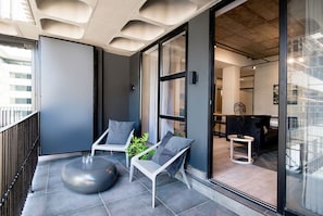 Apartamento luxo, 2 quartos, sacada, vista para a cidade | Terraço/pátio