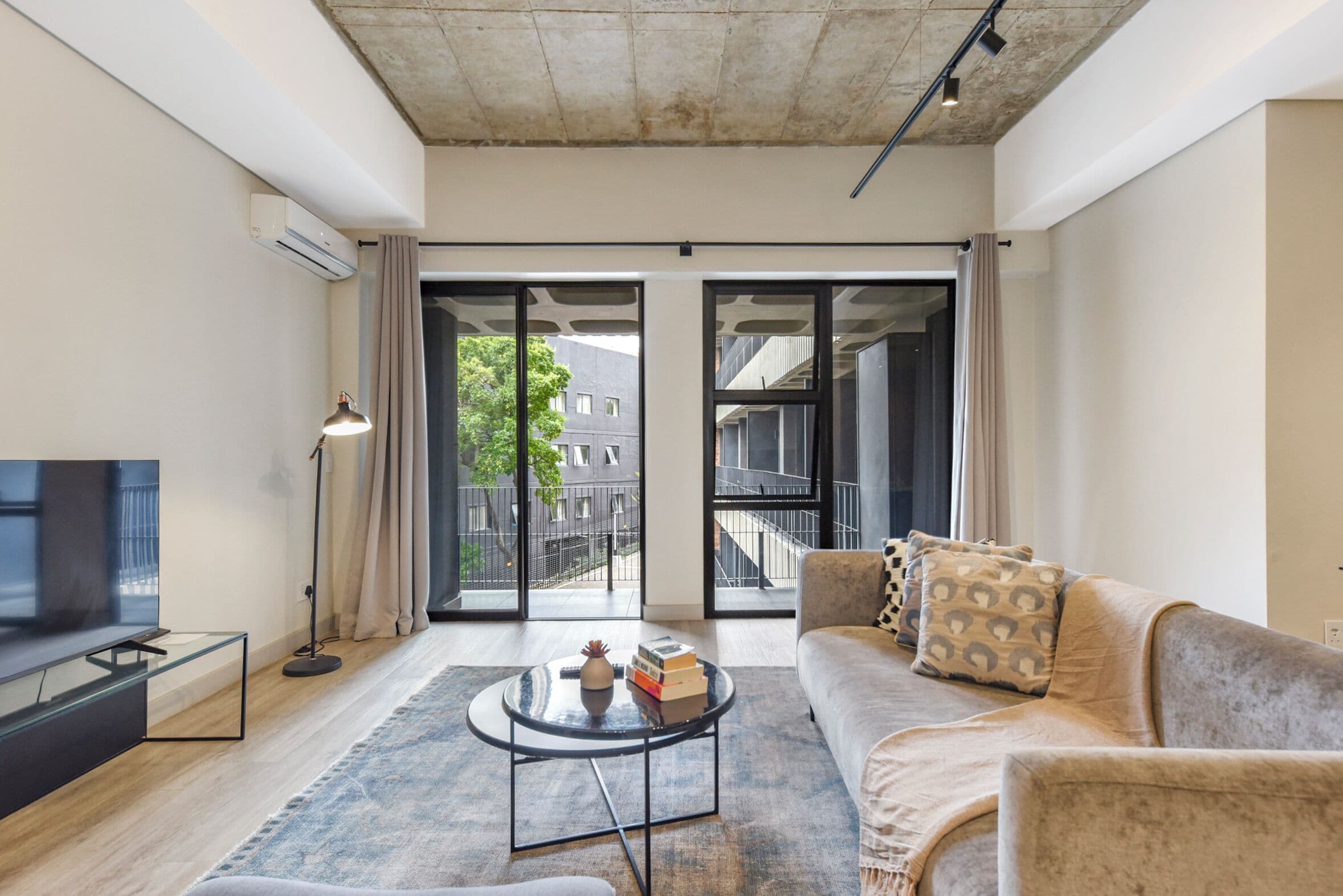 Deluxe Apartment, 2 Bedrooms, Balcony, City View | Living area