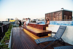 Outdoor pool - The Lineal Luxury Apartments - Airscape (Sandton)
