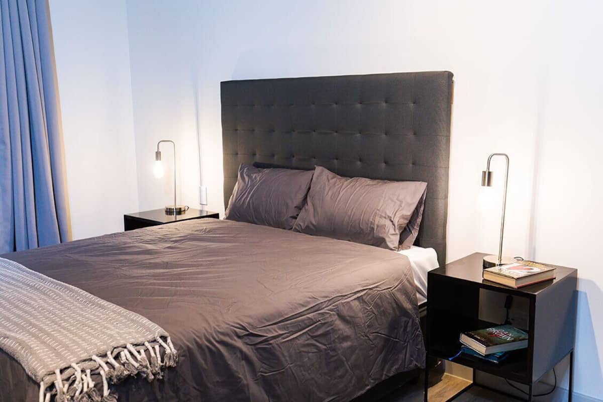Apartamento luxo, 2 quartos, sacada, vista para a cidade | Cofres nos quartos, espaço de trabalho para notebook, cortinas blackout