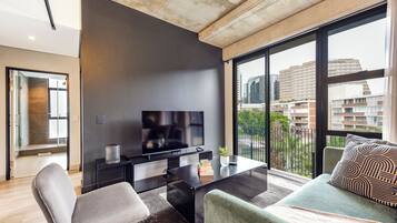 Deluxe Apartment, 1 Bedroom, City View | Living area