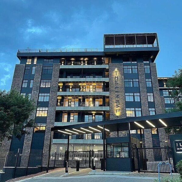Front of property - The Lineal Luxury Apartments - Airscape (Sandton)