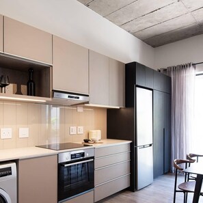 Deluxe Apartment, 1 Bedroom, City View | Private kitchen | Fridge, microwave, oven, stovetop
