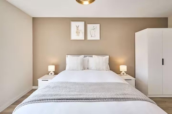 2 habitaciones, tabla de planchar con plancha y wifi gratis