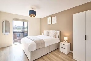 2 bedrooms, iron/ironing board, free WiFi, bed sheets - 2 Bed - Sleeps 6 - Parking - City Centre (Liverpool)