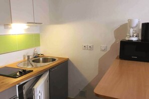 Fridge, microwave, stovetop, coffee/tea maker
