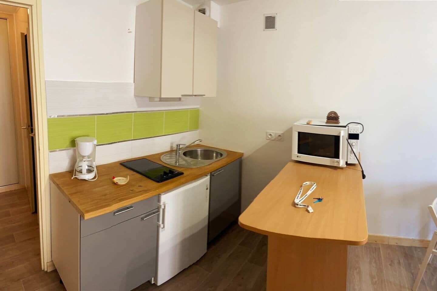 Fridge, microwave, stovetop, coffee/tea maker