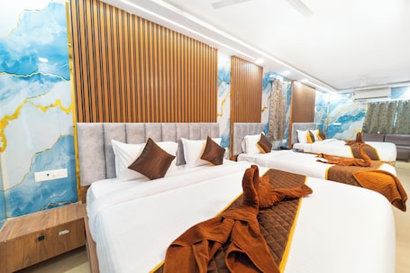 Family Triple Room | Premium bedding, down comforters, memory foam beds, laptop workspace