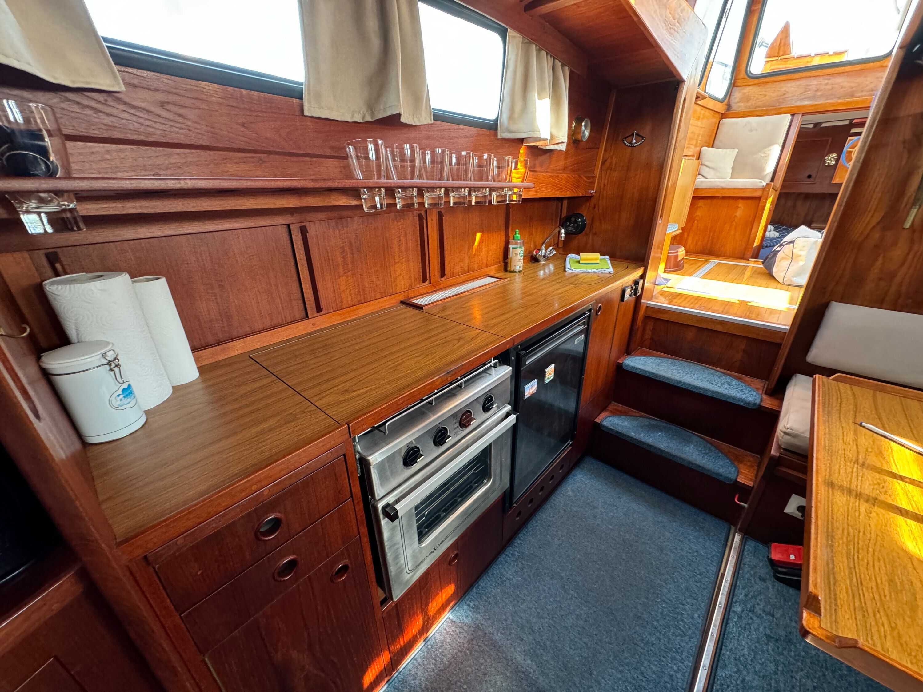 Four, plaque de cuisson, bouilloire électrique