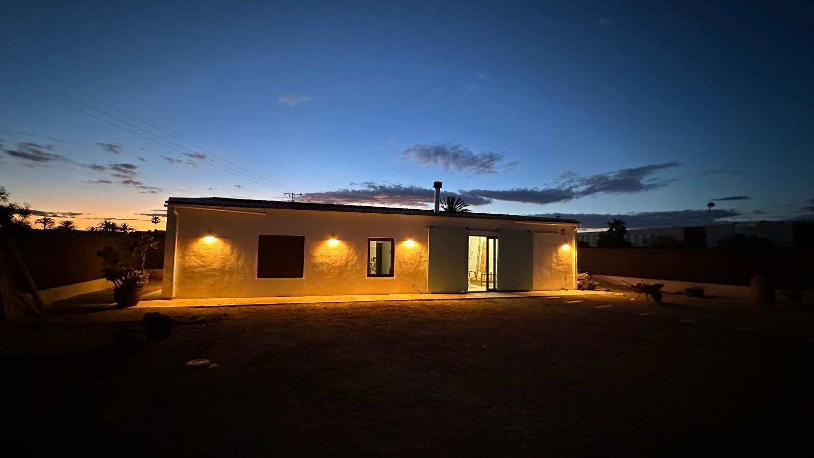 المنشأة من الخارج