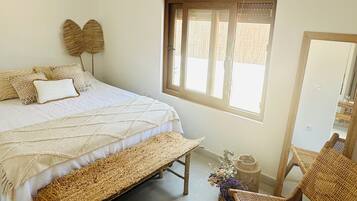 3 bedrooms, iron/ironing board, bed sheets