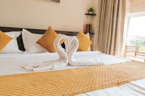 高级房 | 客房内保险箱、办公桌、熨斗/熨衣板