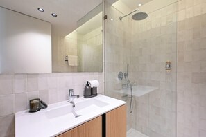 Hair dryer, soap - Casa do Realismo by Sé Apartments (Braga)