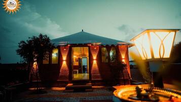 Vista frontal de la propiedad