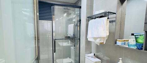 Bruser, håndklæder, Sæbe, Toiletpapir