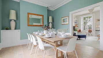 Ruokailu omassa huoneessa