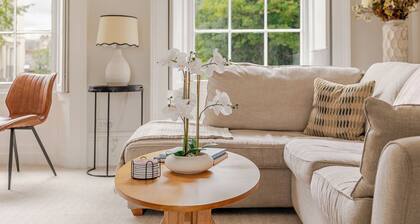 Stylish 5BD Townhouse in Leamington Spa