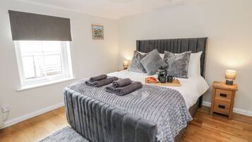 5 bedrooms, individually decorated, individually furnished, free WiFi