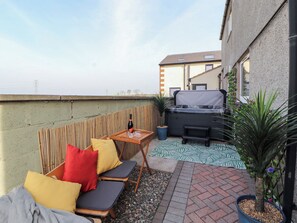Cottage | Terrace/patio - Daisy Cottage (Wigton)