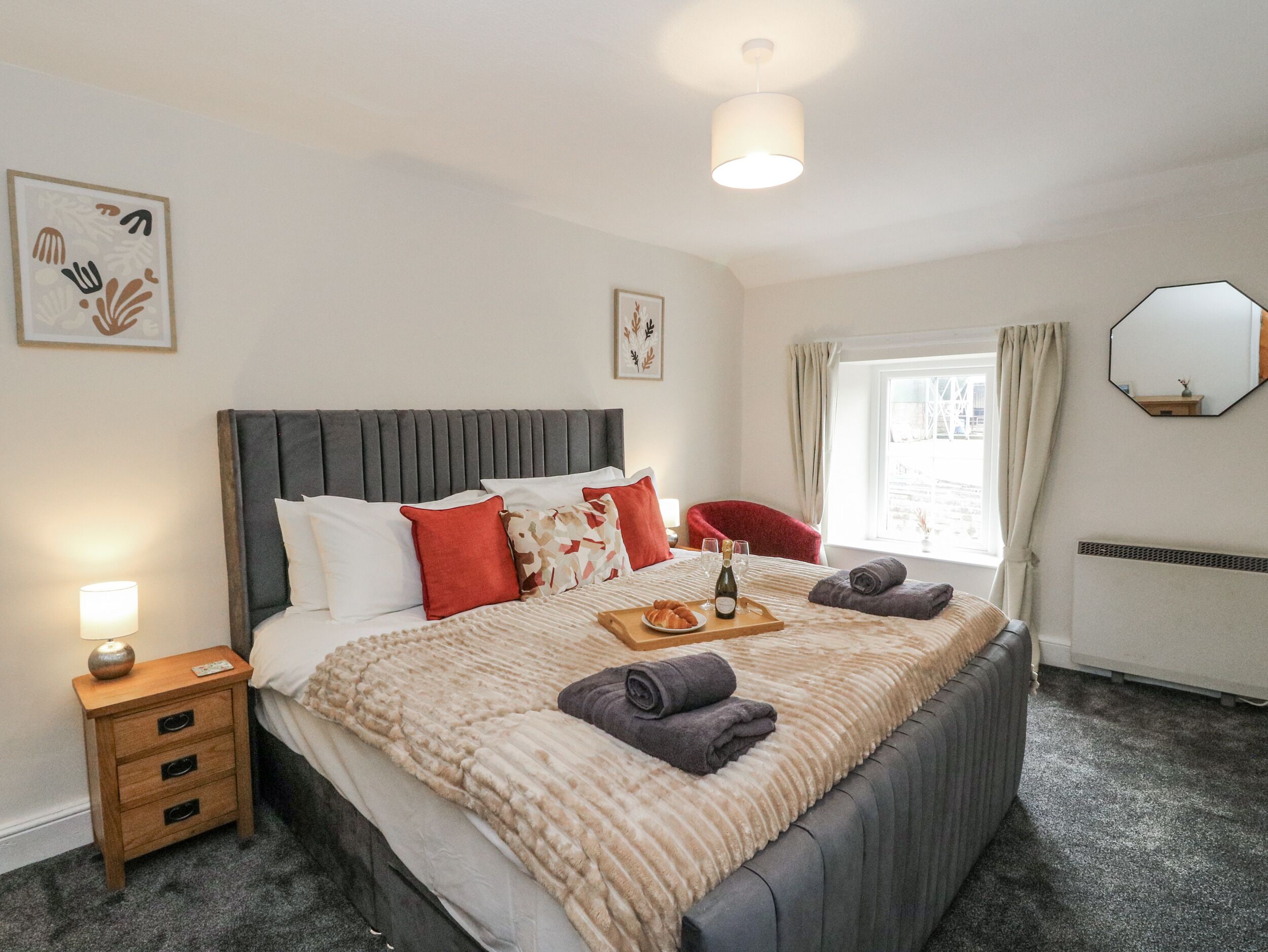 5 bedrooms, individually decorated, individually furnished, free WiFi