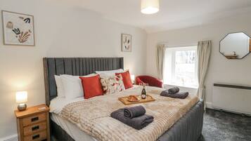 5 bedrooms, individually decorated, individually furnished, free WiFi