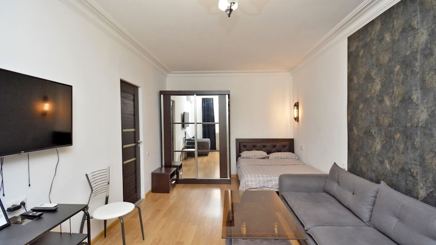 Mashtots apartment by Luxe Group MA154