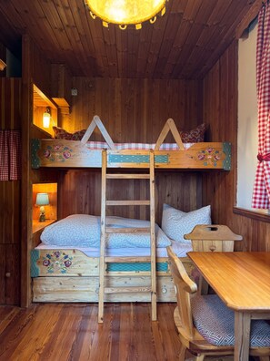 2 多间卧室、WiFi、床单