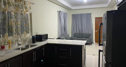 Tropical getaway: Modern 2-Bedroom in Ocho Rios. Near Attractions, 24hr security