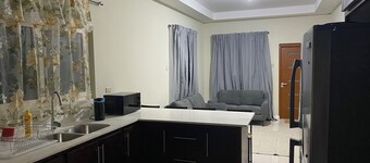 Tropical getaway: Modern 2-Bedroom in Ocho Rios. Near Attractions, 24hr security