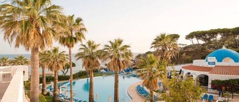 Una piscina techada, una piscina climatizada