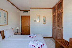Iron/ironing board, free WiFi, bed sheets