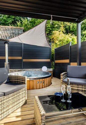 Love Room La Courtisane – Spa on 40 m² Terrace – Love Room Alsace 67