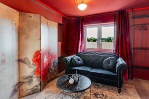 TV - Love Room La Courtisane – Spa on 40 m² Terrace – Love Room Alsace 67 (Niederbronn-les-Bains)