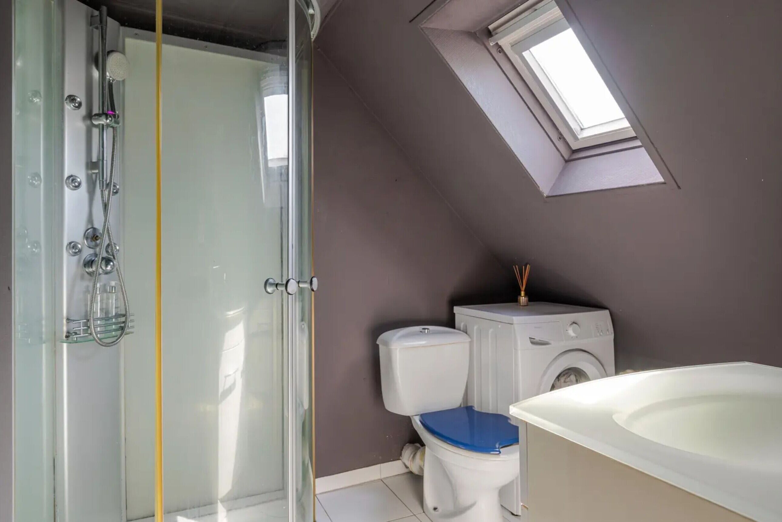 Ducha, secador de pelo, toallas