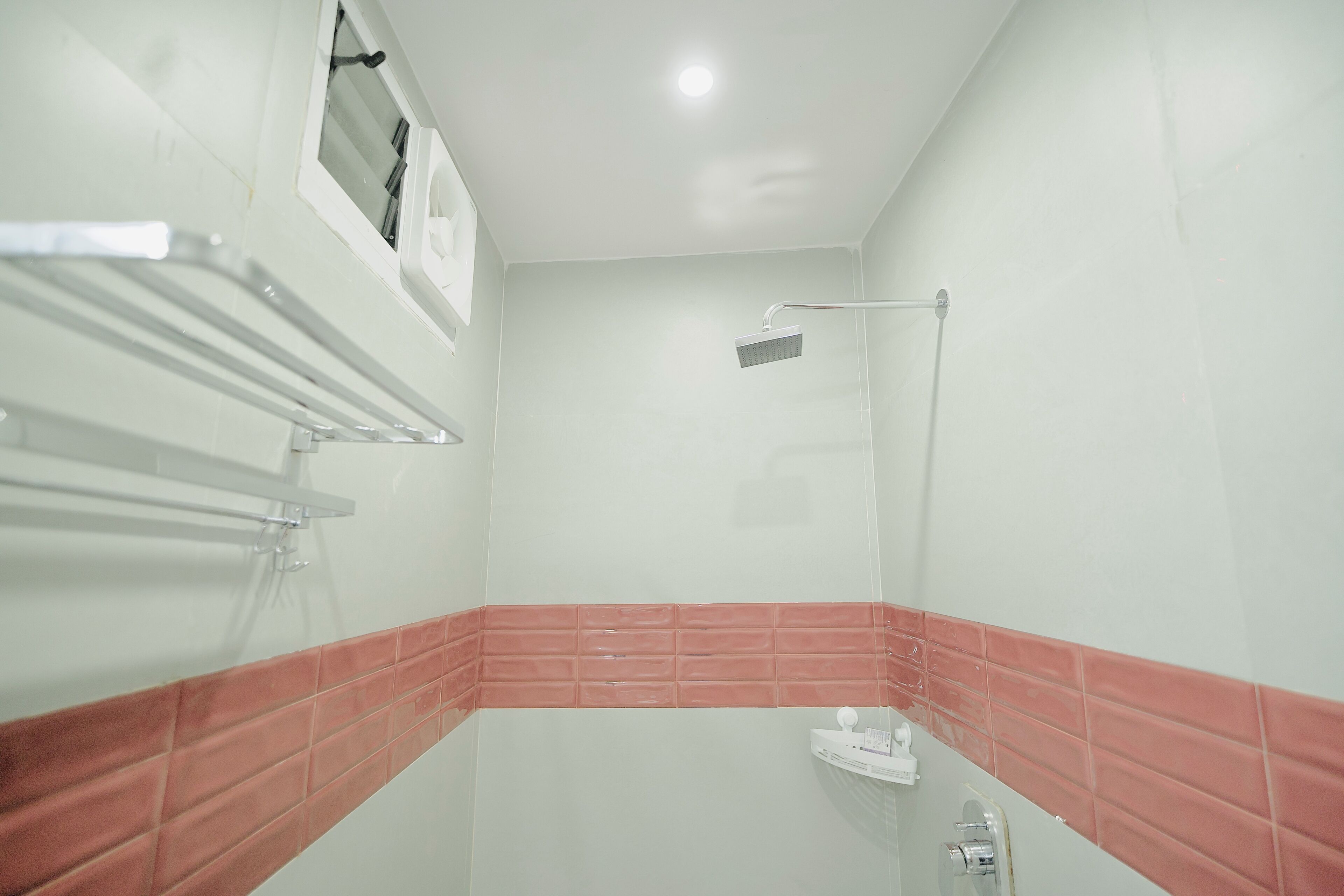 Superior Room | Bathroom | Shower, towels, soap, shampoo