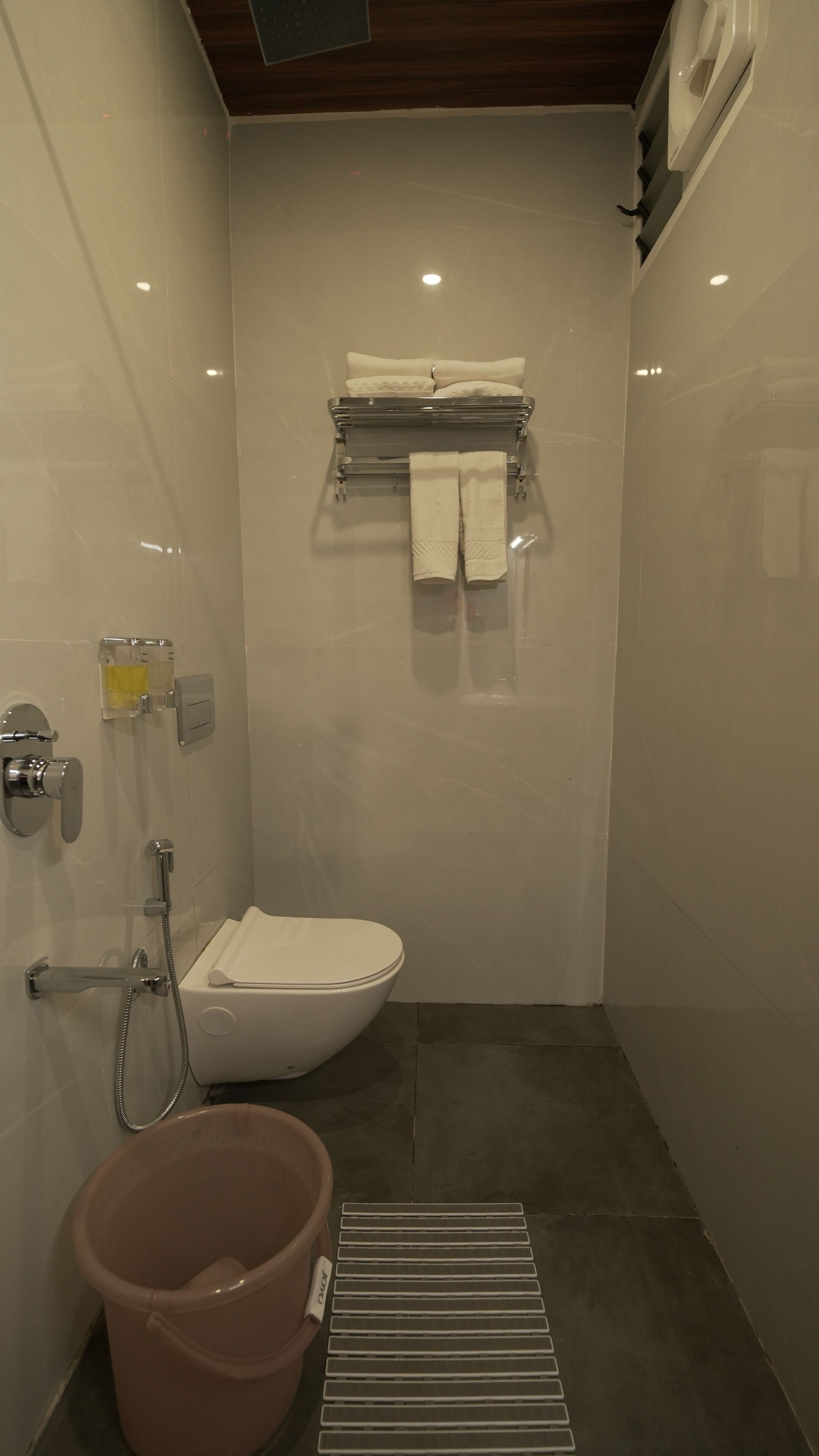 Superior Room | Bathroom | Shower, towels, soap, shampoo