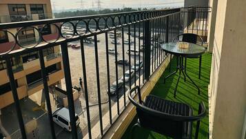 Huoneisto, parveke, kaupunkinäköala | Terassi/patio