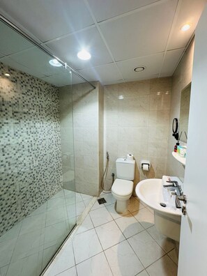 Appartement, balcon, vue ville | Salle de bain