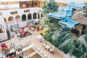 المنطقة المحيطة بالمنشأة