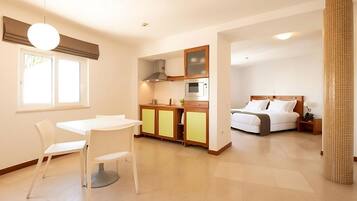 1 dormitorio, tabla de planchar con plancha, wifi gratis y ropa de cama