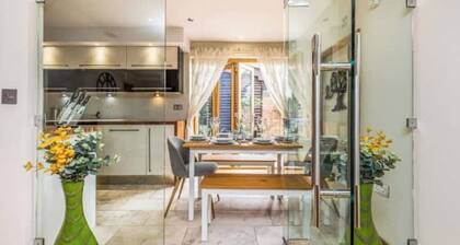 Three bed house near Goodwood/Chichester