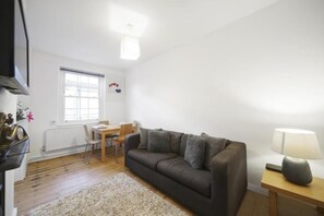 TV - Charming 1-Bed Flat near Camberwell & Southwark – Bethwin Road (London)