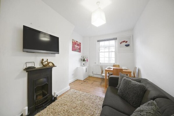 TV - Charming 1-Bed Flat near Camberwell & Southwark – Bethwin Road (London)